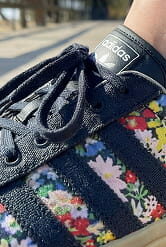 scarpa-sneakers-nera-floreale-donna