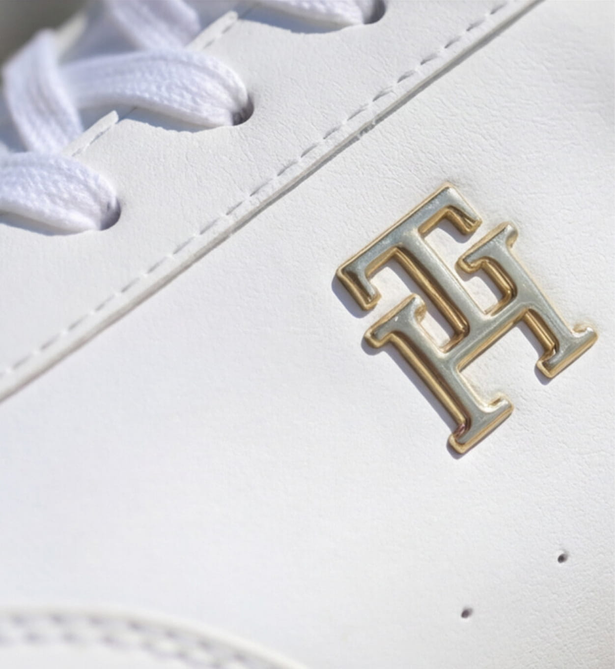 scarpe-sneakers-bianche-tommy-hilfiger