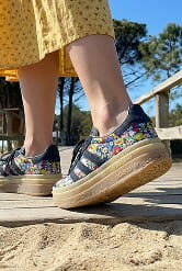 scarpe-sneakers-nere-floreale-adidas-donna